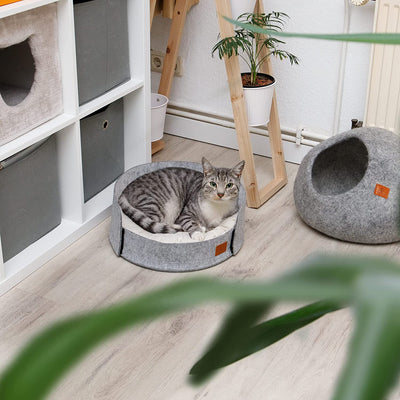 Cat bed / cat sleeping area with pillow berths of bedside katzensofa